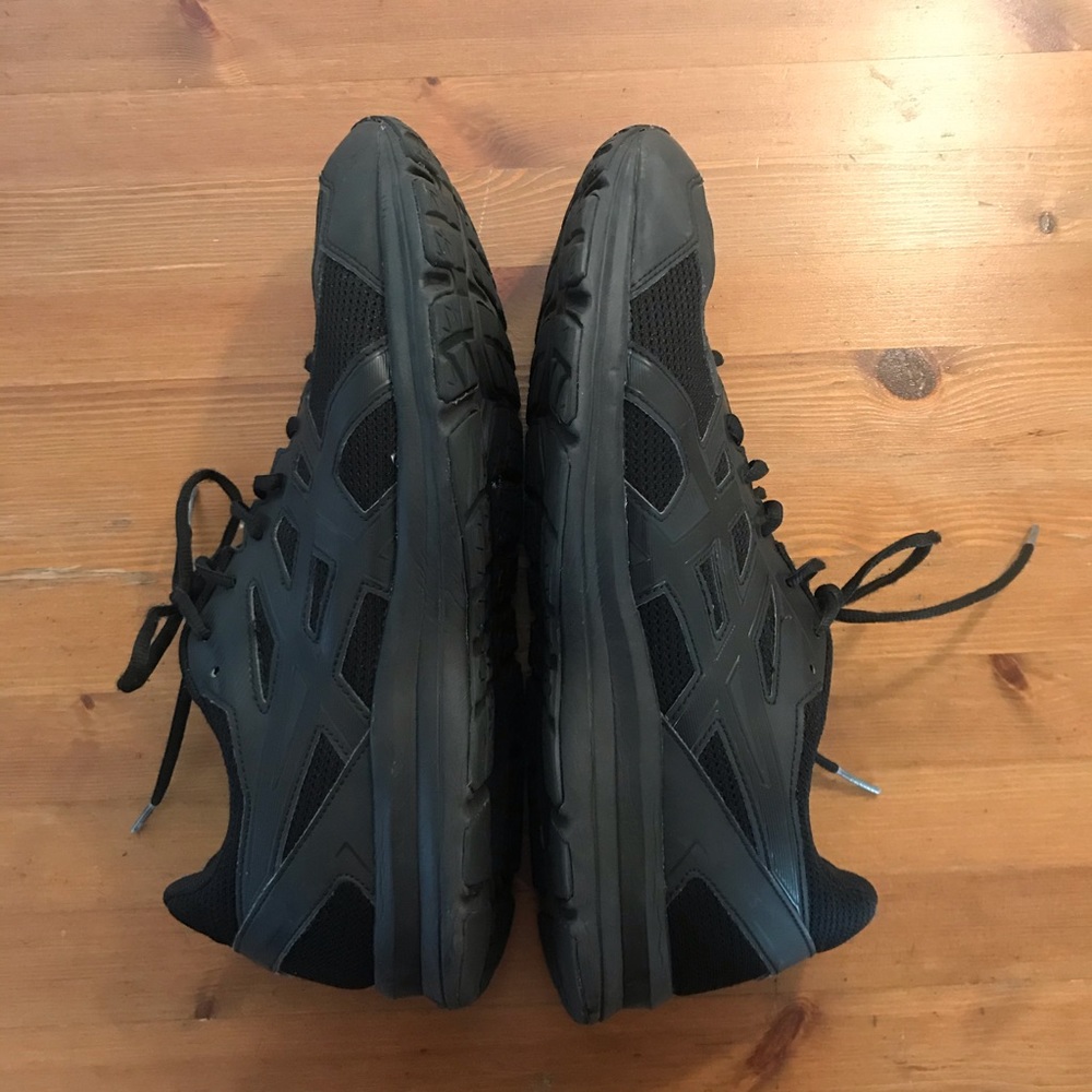 Men’s ASICS size 12 Black